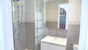 Vente appartement centre Agay salle d'eau